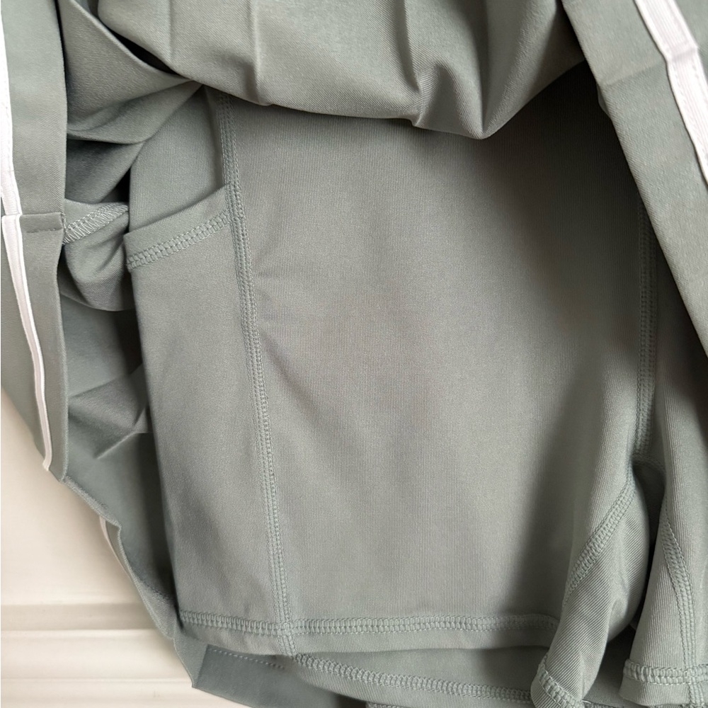 Varley Dalton Court Dress 32” in cool sage size M - Picture 14 of 14